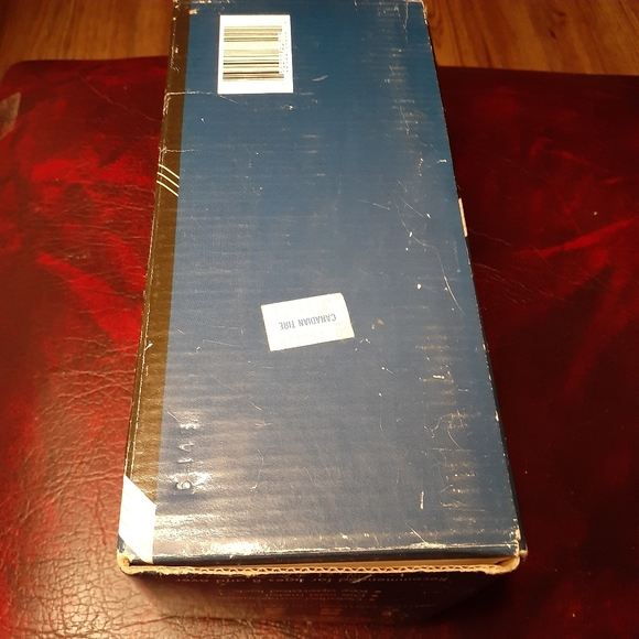 NIB 1948 FORD Can Tire Die Cast Collector Bank Liberty 🇨🇦 $12.50 Shipping 🇨🇦 - Picture 8 of 16